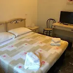 לינה וארוחת בוקר Sweet